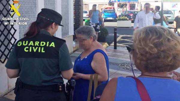 Intentan robar el bolso a una octogenaria en Gibraleón. Intentan robar el bolso a una octogenaria en Gibraleón.