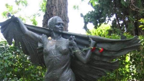 Estatua que homenajea a Lola Flores Estatua que homenajea a Lola Flores