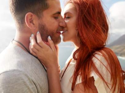 Los hombres inician los besos el 79% de las veces