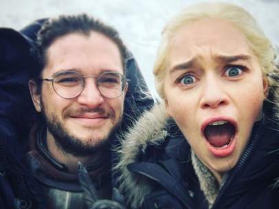 Emilia Clarke y Kit Harington
