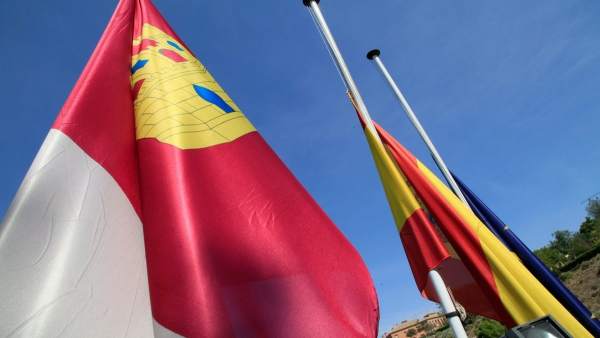 Banderas a media asta en C-LM Banderas a media asta en C-LM