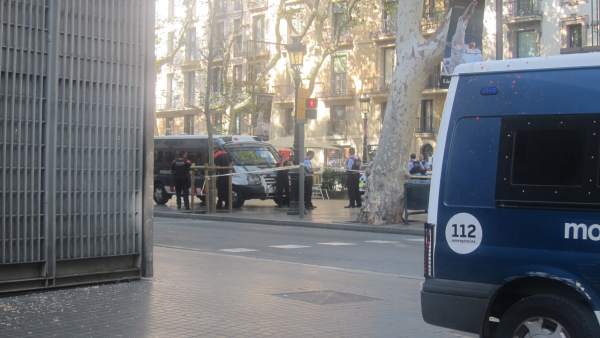 Mossos en La Rambla Mossos en La Rambla