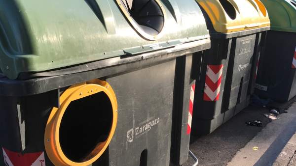 Contenedores de recogida selectiva de basura orgánica, plástico y vidrio Contenedores de recogida selectiva de basura orgánica, plástico y vidrio