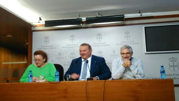 Por la izquierda, Álvarez, Argüelles y Llamazares. Por la izquierda, Álvarez, Argüelles y Llamazares.