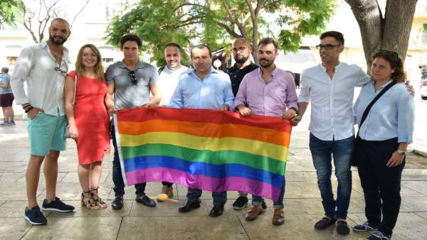 Ruiz espejo precandidato psoe málaga plaza merced colectivo lgtbi Ruiz espejo precandidato psoe málaga plaza merced colectivo lgtbi