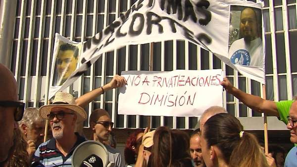 Concentración ante el hospital de Valme en Sevilla Concentración ante el hospital de Valme en Sevilla