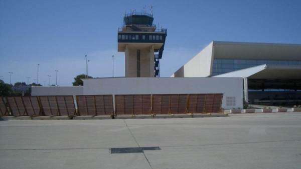 Torre de control del Aeropuerto de Almería Torre de control del Aeropuerto de Almería