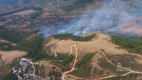 León.- Incendio en Borrenes León.- Incendio en Borrenes