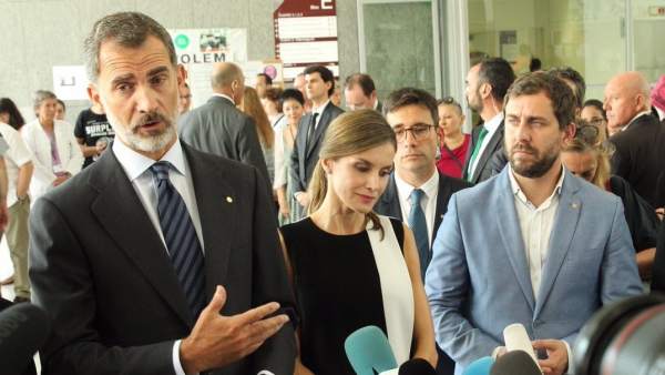 El rey Felipe VI y la reina Letizia, en el Hospital de Sant Pau El rey Felipe VI y la reina Letizia, en el Hospital de Sant Pau