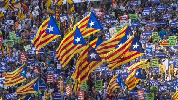 Esteladas en la manifestación contra el terrorismo Esteladas en la manifestación contra el terrorismo