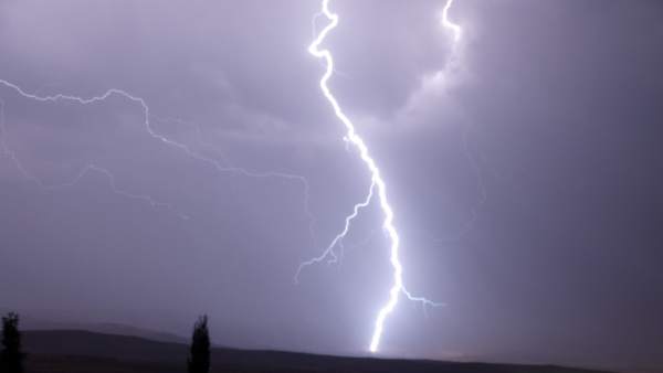 Rayos en una tormenta. Rayos en una tormenta.