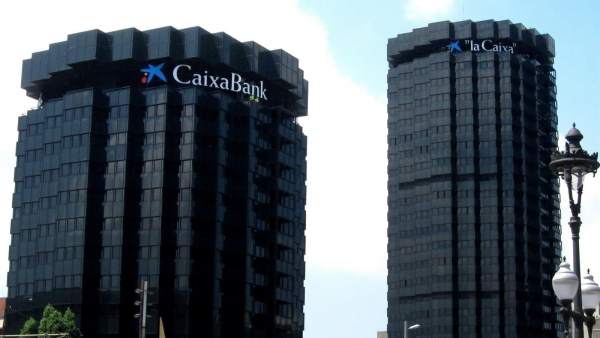 Sede de la Caixa con el logotipo de CaixaBank Sede de la Caixa con el logotipo de CaixaBank
