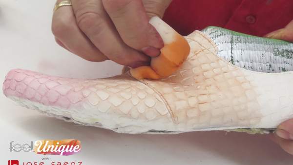 Zapatos pintados a mano por José Sáenz Zapatos pintados a mano por José Sáenz
