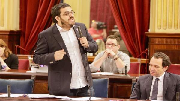 El conseller de Medio Ambiente, Vicenç Vidal, durante el pleno del Parlament El conseller de Medio Ambiente, Vicenç Vidal, durante el pleno del Parlament