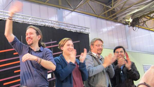 Pablo Iglesias con Ada Colau, Mitin de Podemos en Barcelona Pablo Iglesias con Ada Colau, Mitin de Podemos en Barcelona