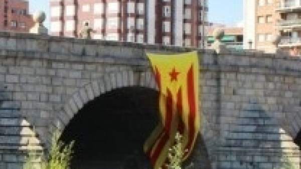 Estelada en el puente de Segovia (Madrid). Estelada en el puente de Segovia (Madrid).