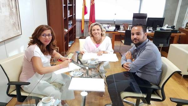 Reunión de la alcaldesa con la consejera de Educación Reunión de la alcaldesa con la consejera de Educación