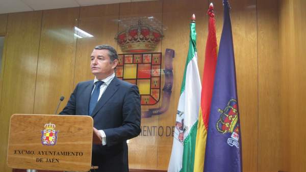 Antonio Sanz en la rueda de prensa. Antonio Sanz en la rueda de prensa.