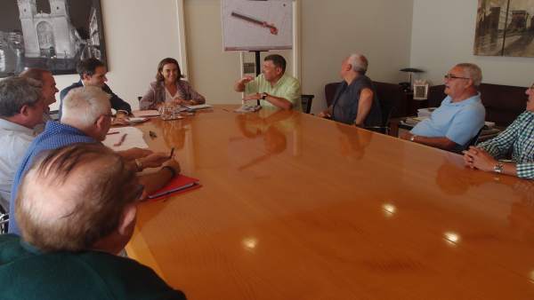 Imagen de la reunión con los vecinos Imagen de la reunión con los vecinos