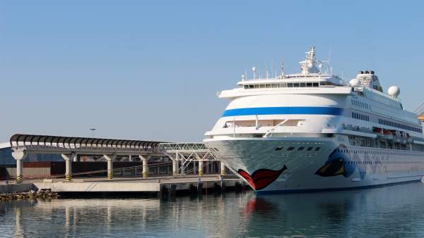 Crucero en el puerto de Málaga Crucero en el puerto de Málaga