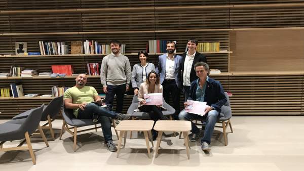 Premiados y participantes en el coloquio Premiados y participantes en el coloquio