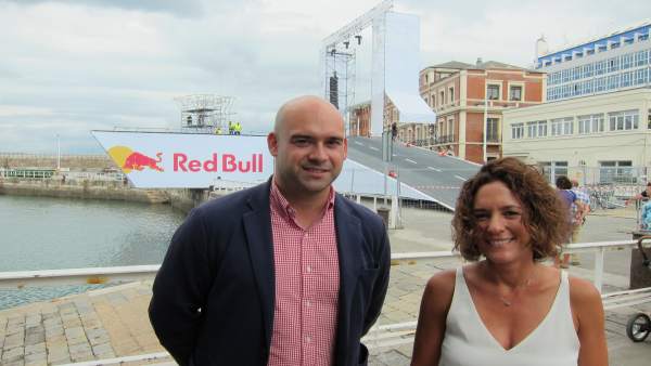 Jesus Martinez Salvador Y Laura Pérez, Responsable De Comunicación De Red Bull Jesus Martinez Salvador Y Laura Pérez, Responsable De Comunicación De Red Bull