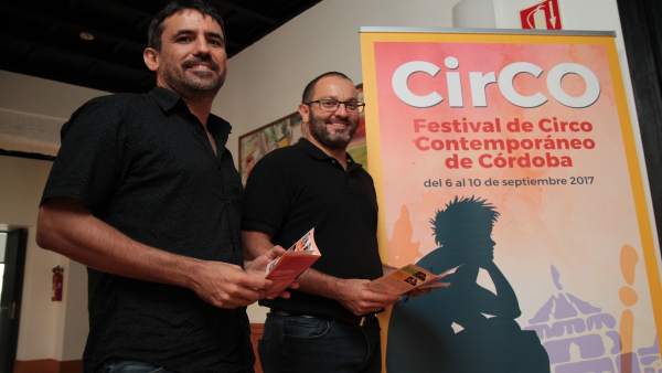David Luque (dcha.) y Gonzalo Andino junto al cartel de CirCO David Luque (dcha.) y Gonzalo Andino junto al cartel de CirCO