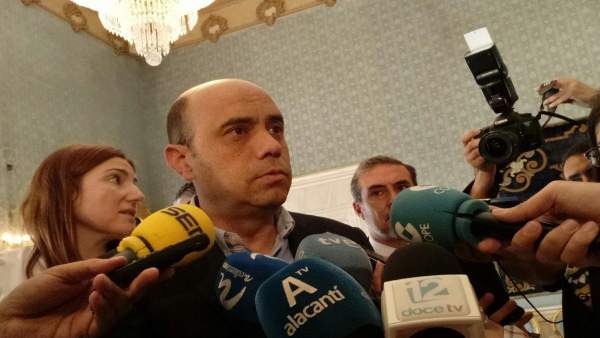 L'Ajuntament d'Alacant recorre davant la Generalitat per estimar "nul" el decret de llibertat horària per a la ciutat L'Ajuntament d'Alacant recorre davant la Generalitat per estimar "nul" el decret de llibertat horària per a la ciutat
