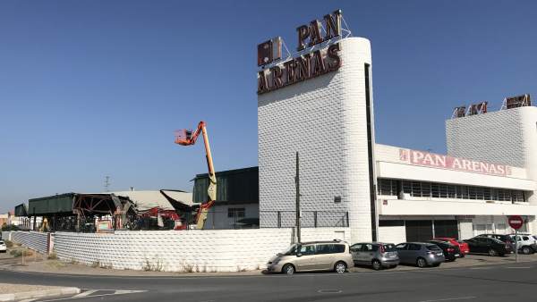 Primeros trabajos de demolición de Pan Arenas para sede de Todolivo Primeros trabajos de demolición de Pan Arenas para sede de Todolivo