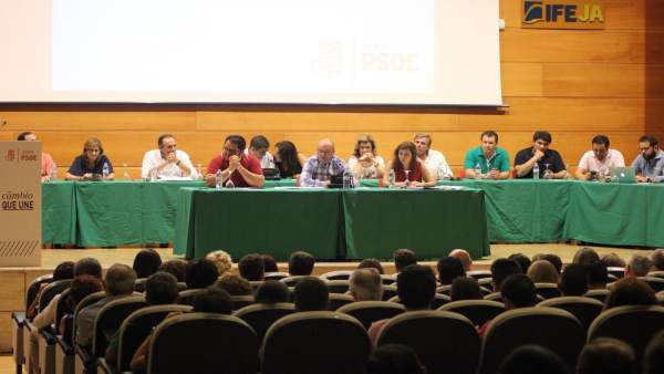 Reunión del Comité Provincial del PSOE de Jaén que ha convocado el congreso. Reunión del Comité Provincial del PSOE de Jaén que ha convocado el congreso.