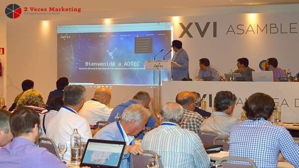 El gerente de 2 Veces Marketing, José Hernández, presenta la web de Aotec El gerente de 2 Veces Marketing, José Hernández, presenta la web de Aotec