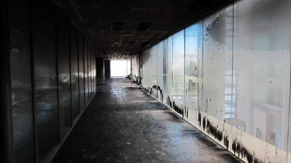 Pasillo de la Ciudad de la Justicia afectado por el fuego Pasillo de la Ciudad de la Justicia afectado por el fuego