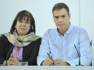 Cristina Narbona y Pedro Sánchez, presidenta y secretario general del PSOE, en Ferraz.