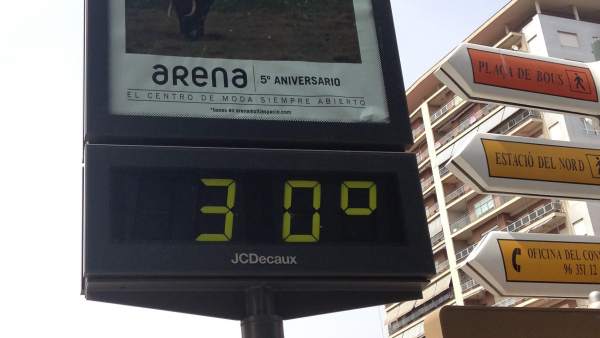 Termómetro marca 30 grados en Valencia. Termómetro marca 30 grados en Valencia.