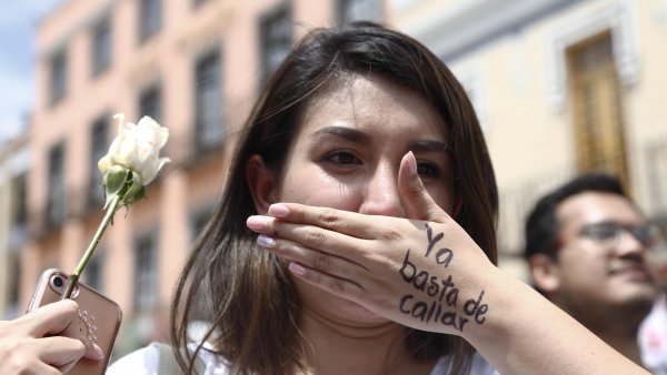 "Ya basta de callar" "Ya basta de callar"