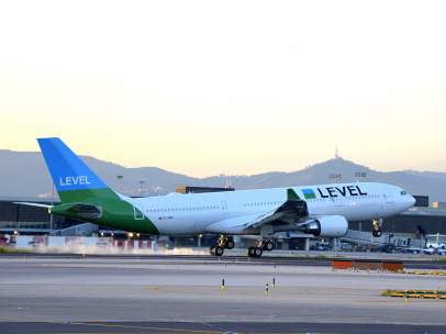 Avión de LEVEL en Barcelona-El Prat.