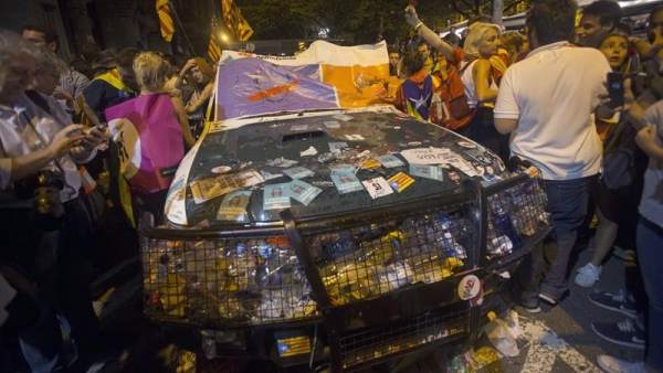 Coches de la Guardia Civil vandalizados Coches de la Guardia Civil vandalizados