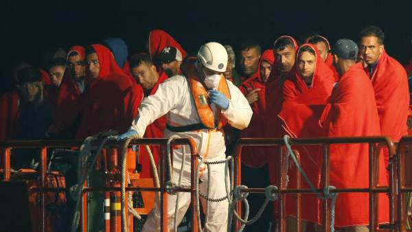 Rescate de inmigrantes. Rescate de inmigrantes.