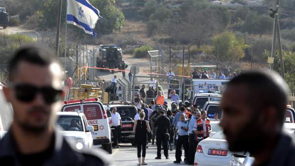 Asalto de un palestino mata a tres israelíes Asalto de un palestino mata a tres israelíes