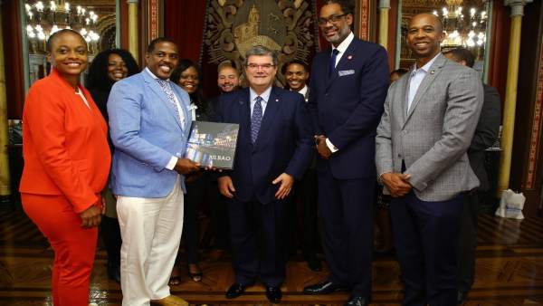 Aburto con la delegación de Nueva York Aburto con la delegación de Nueva York