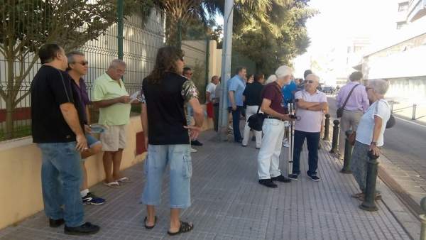 Extrabajadores de Delphi a las puertas de los juzgados Extrabajadores de Delphi a las puertas de los juzgados