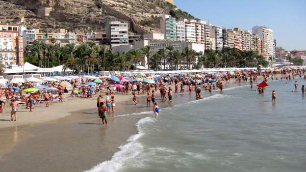 Playa Del Postiguet En Agosto Playa Del Postiguet En Agosto