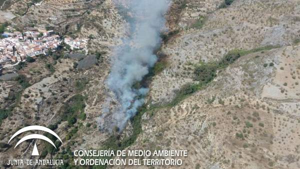 Incendio en el Barranco Cornicabra, antes de ser controlado Incendio en el Barranco Cornicabra, antes de ser controlado