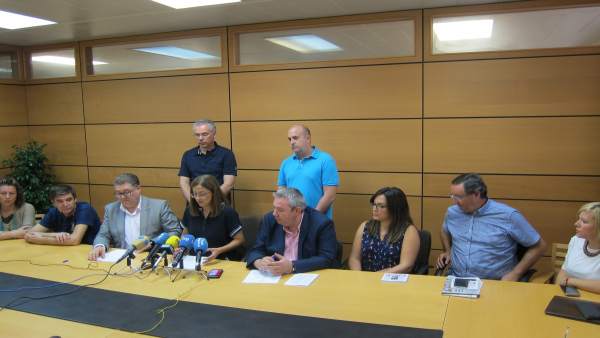 Susana Hernández con los pedáneos del PSOE Susana Hernández con los pedáneos del PSOE