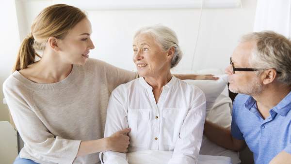 La mayoría de los abuelos prefiere vivir en su propia casa La mayoría de los abuelos prefiere vivir en su propia casa