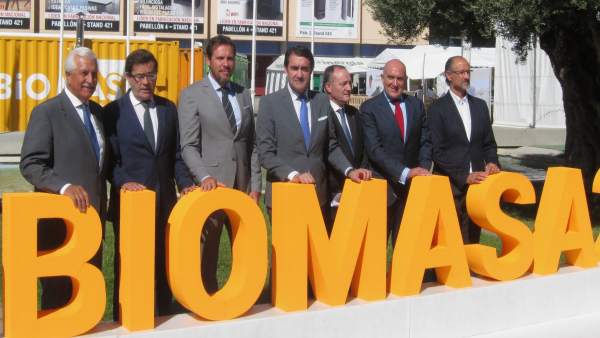 Autoridades presentes en la inauguración de Expobiomasa Autoridades presentes en la inauguración de Expobiomasa