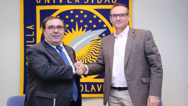 Firma del convenio entre Vicente Guzmán y Antonio López Galán Firma del convenio entre Vicente Guzmán y Antonio López Galán