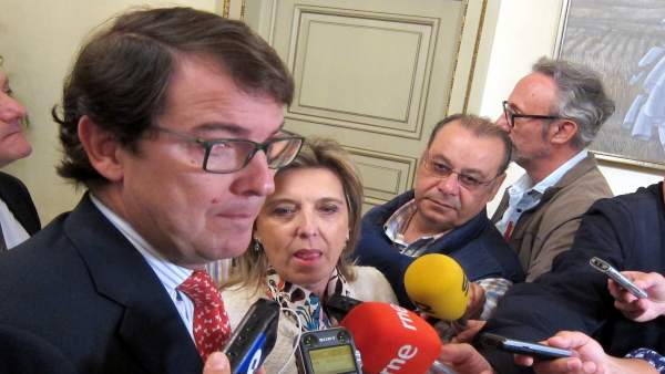 Mañueco Atiende A Los Medios De Comunicación. Mañueco Atiende A Los Medios De Comunicación.