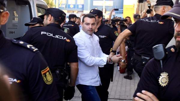 F.J.M., único acusado por el doble crimen de Almonte, llega a la Audiencia. F.J.M., único acusado por el doble crimen de Almonte, llega a la Audiencia.