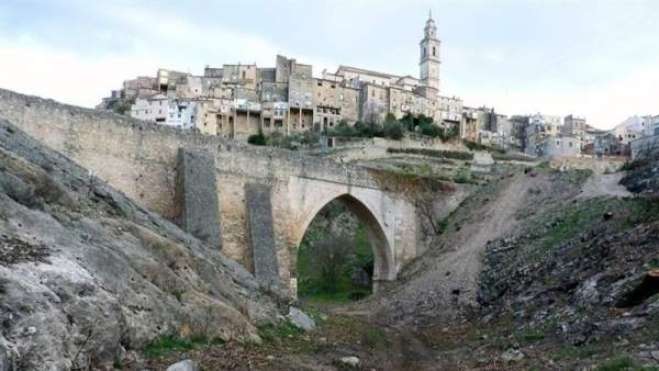 Bocairent vista desde un barranco Bocairent vista desde un barranco